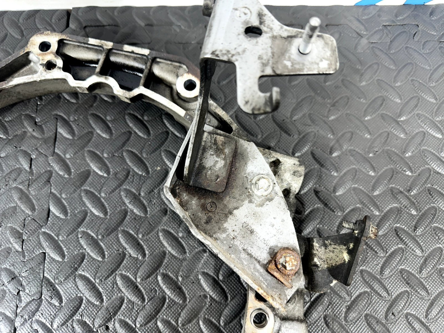 12-18 MERCEDES A W176 1.5CDI OM607 GEARBOX HOUSING SPACER PLATE A6070108000