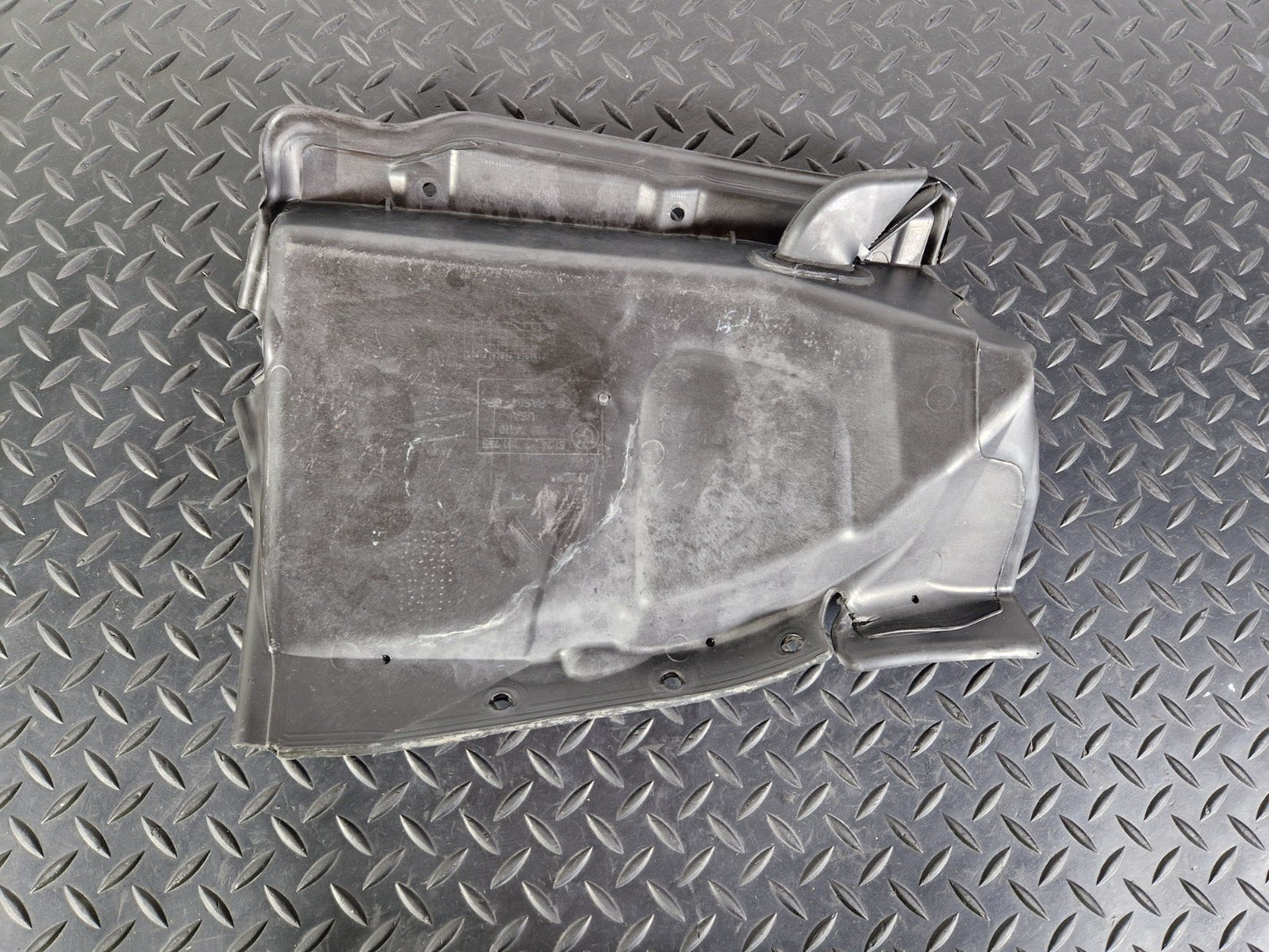 10-13 BMW X5 E70 LCI GENUINE OEM LEFT N/S WHEELHOUSE COVER TRIM 7161745