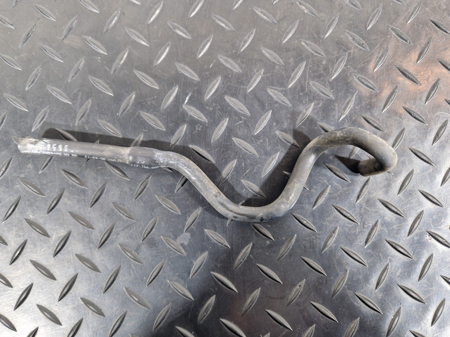 10-18 AUDI A7 4G S-LINE FRONT LEFT HEADLIGHT VENT HOSE 4G8941717B