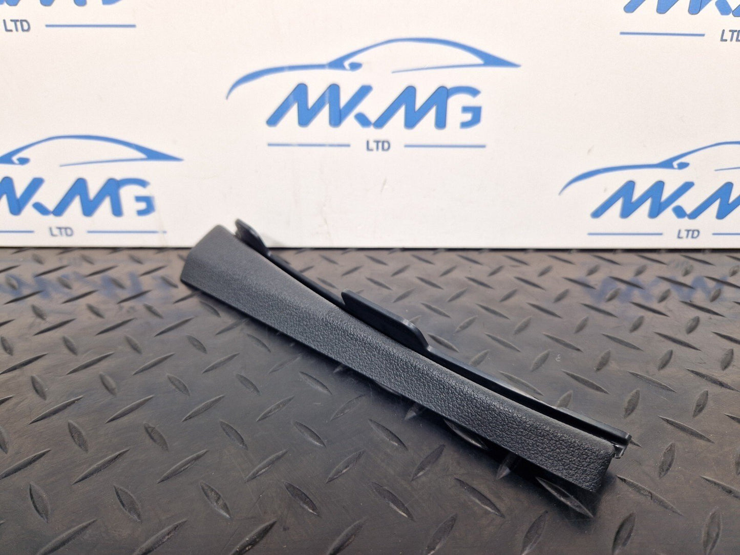 16-19 AUDI A4 B9 GENUINE RIGHT DRIVER SIDE A PILLAR BRACKET 8W0868204