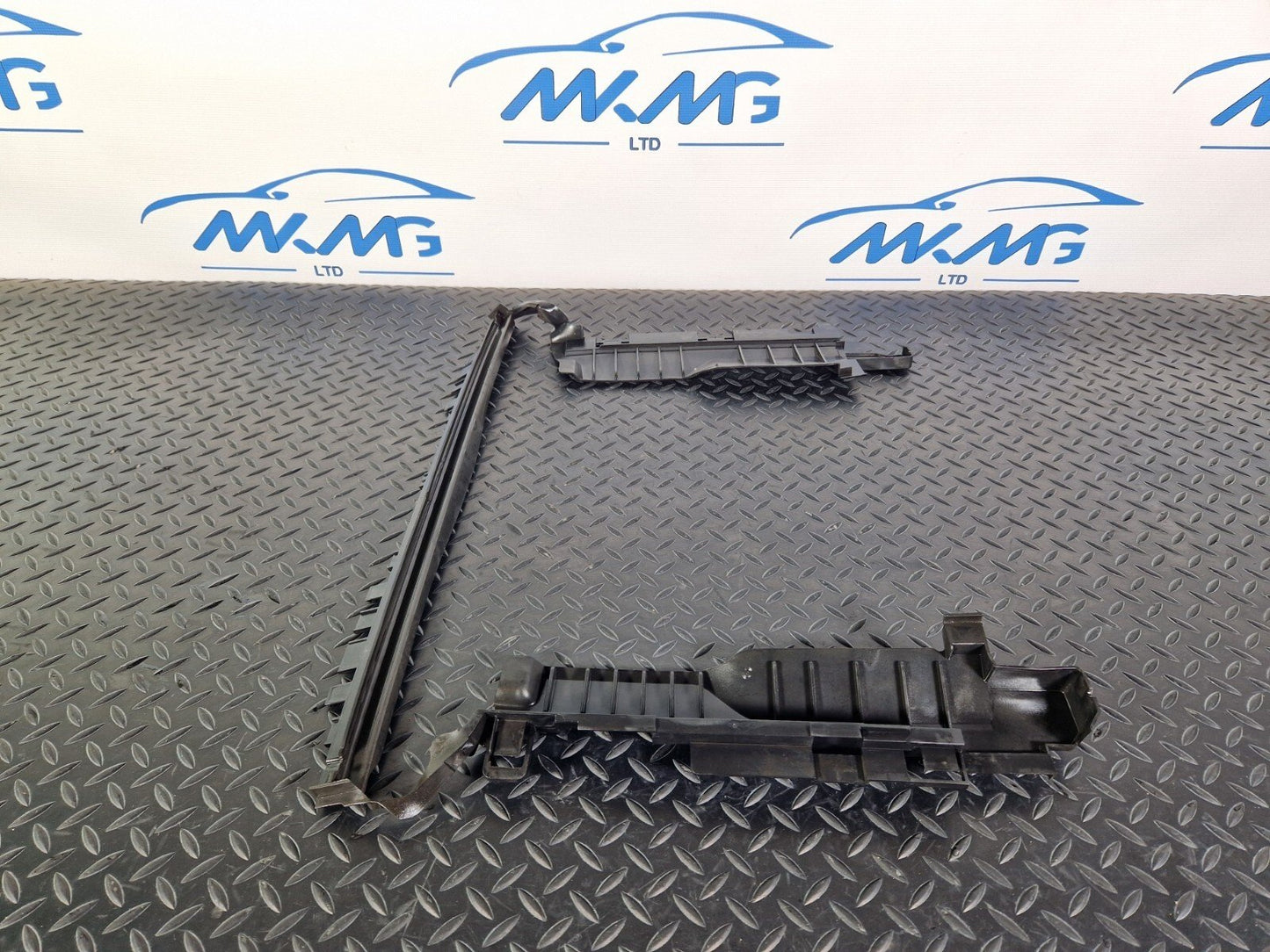 14-21 MERCEDES BENZ C200d W205 UPPER AIR DUCTING FOR RADIATOR A2055050430