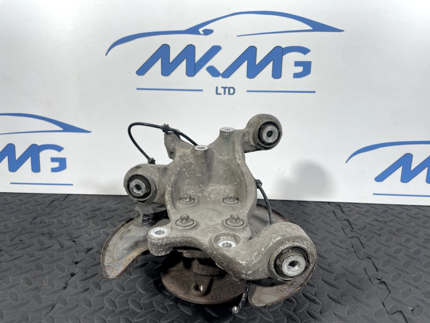 12-18  MERCEDES A B CLA W176 W246 C117 REAR PASSENGER SIDE WHEEL HUB A2460306