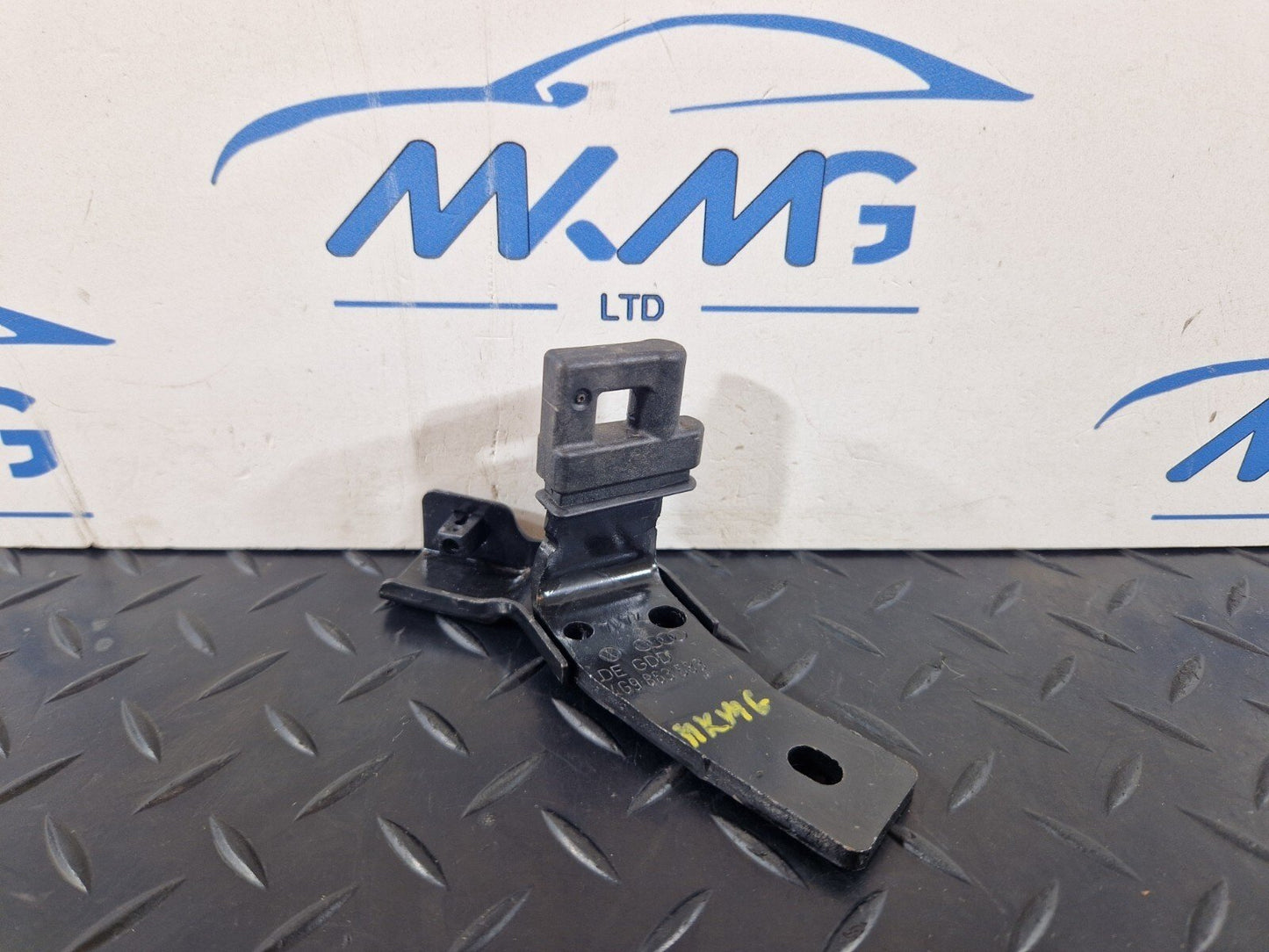 12-18 AUDI A6 C7 REAR LEFT N/S BOOT PARTITION BRACKET MOUNT 4G9863583