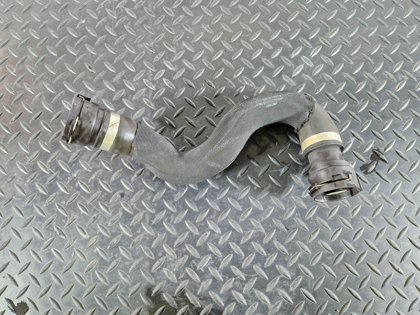 12-17 AUDI A5 S5 8T 3.0TFSi V6 WATER COOLANT HOSE PIPE 8K0121055B