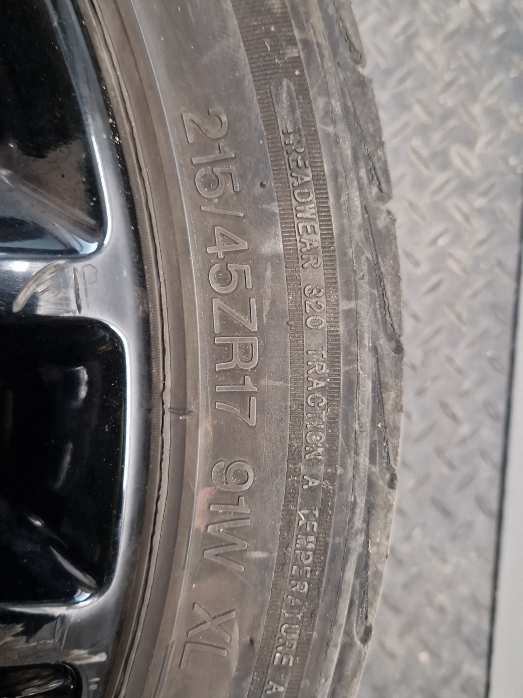 Vauxhall Corsa MK3 (D) (4400) 17" Alloy Wheel with Tyre 215/45/17 ~3mm 9272760