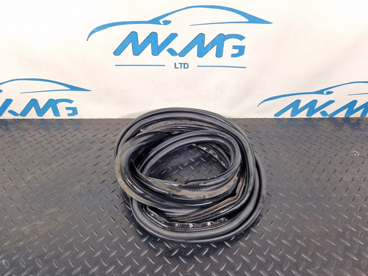 14-21 MERCEDES BENZ C200 W205 GENUINE TRUNK RUBBER SEAL A2057505700