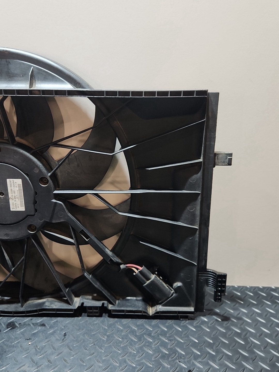Mercedes CLK200 CLK-Class C209 Convertible Radiator Fan A2035400788 A2035001693