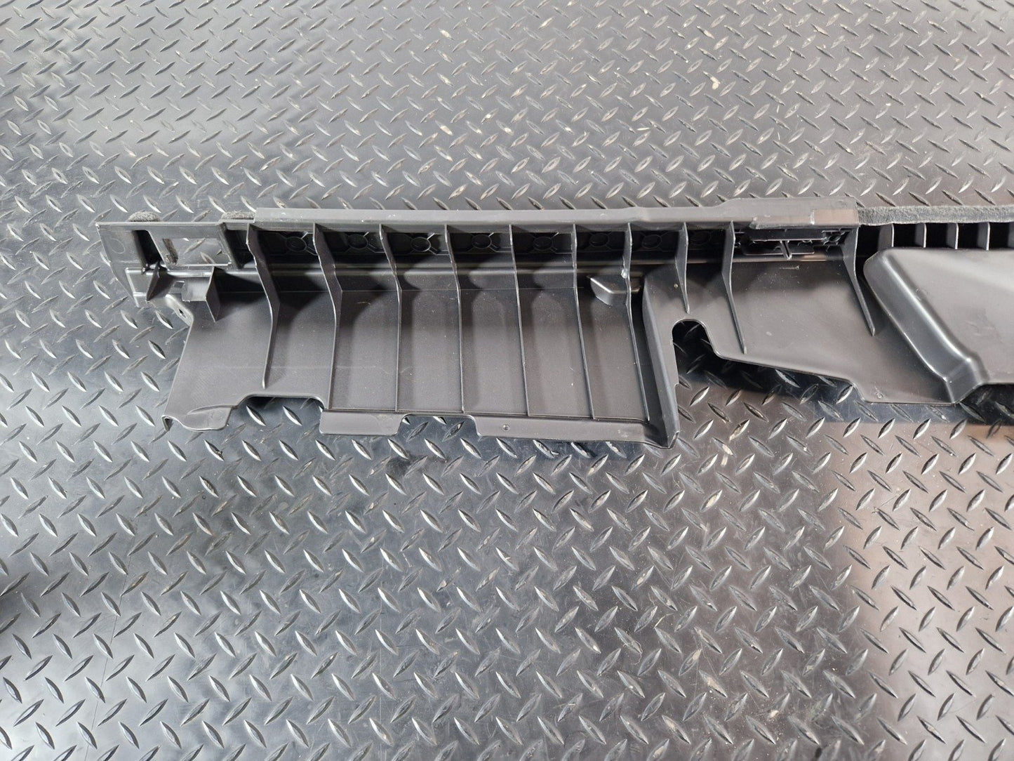 16-20 AUDI Q7 4M GENUINE RIGHT O/S DRIVER SIDE BOOT LINER TRIM 4M0863528F