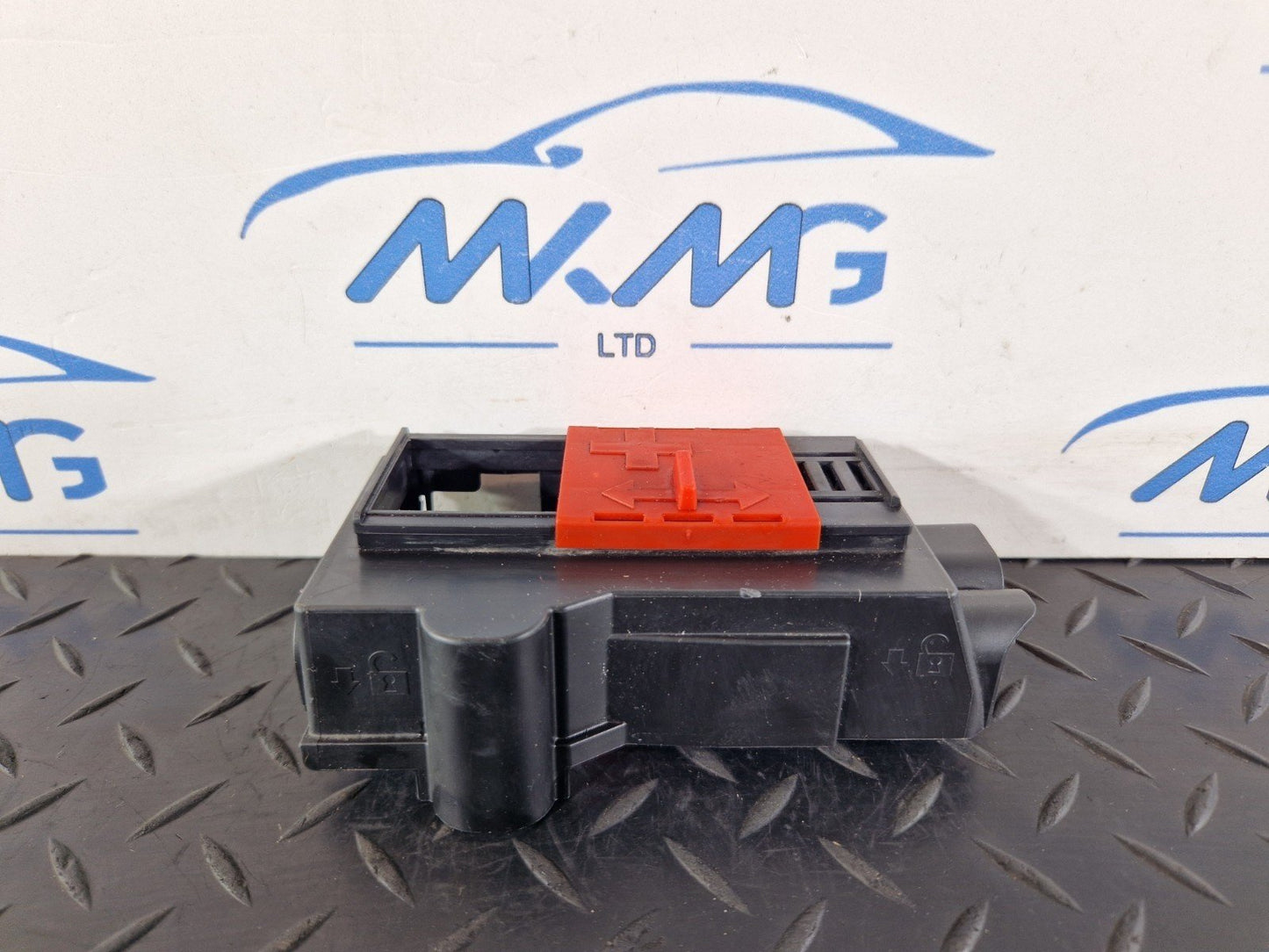 11-19 MERCEDES BENZ ML W166 GENUINE FUSE BOX LID COVER TRIM A1665450403