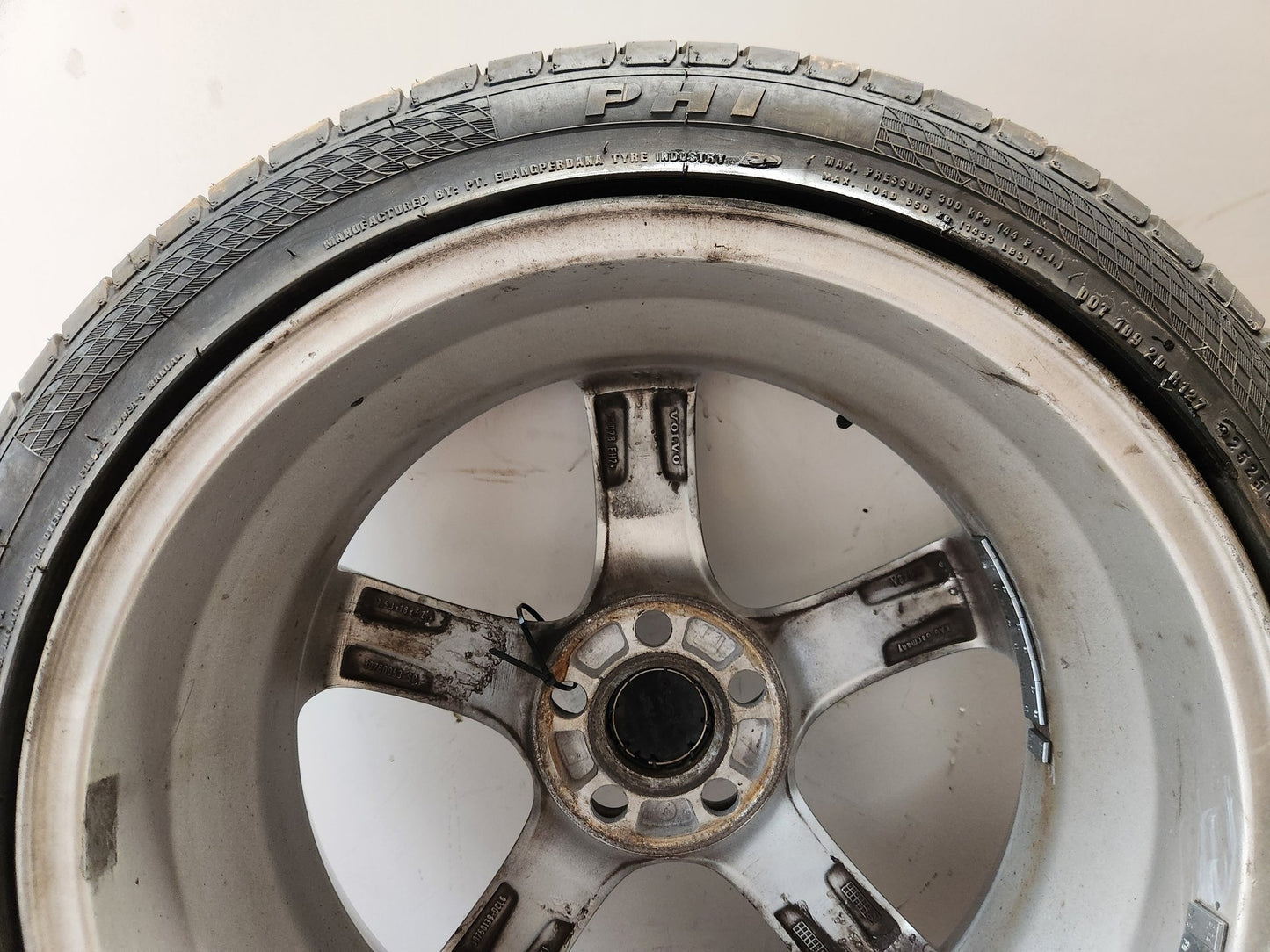 Volvo V50 MK2 FL (MW) 18" Alloy Wheel with Tyre 215/45/18 ~7mm