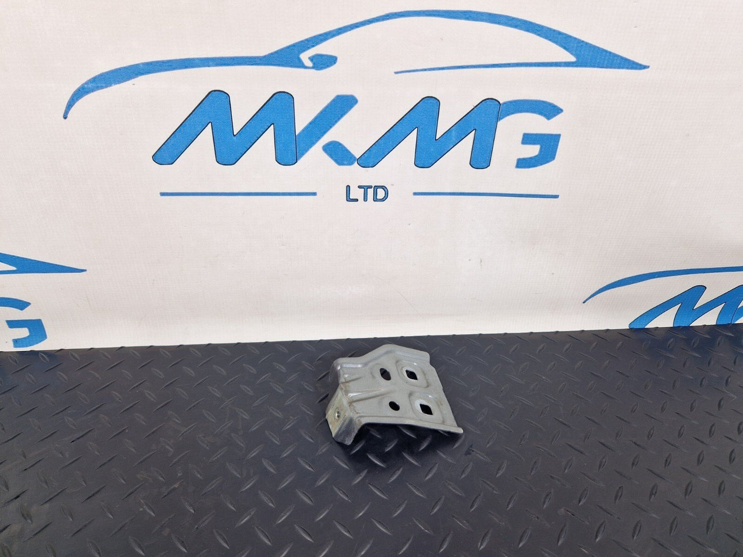 19-ON MERCEDES BENZ B CLASS W247 FRONT LEFT FENDER REAR BRACKET A2478801100