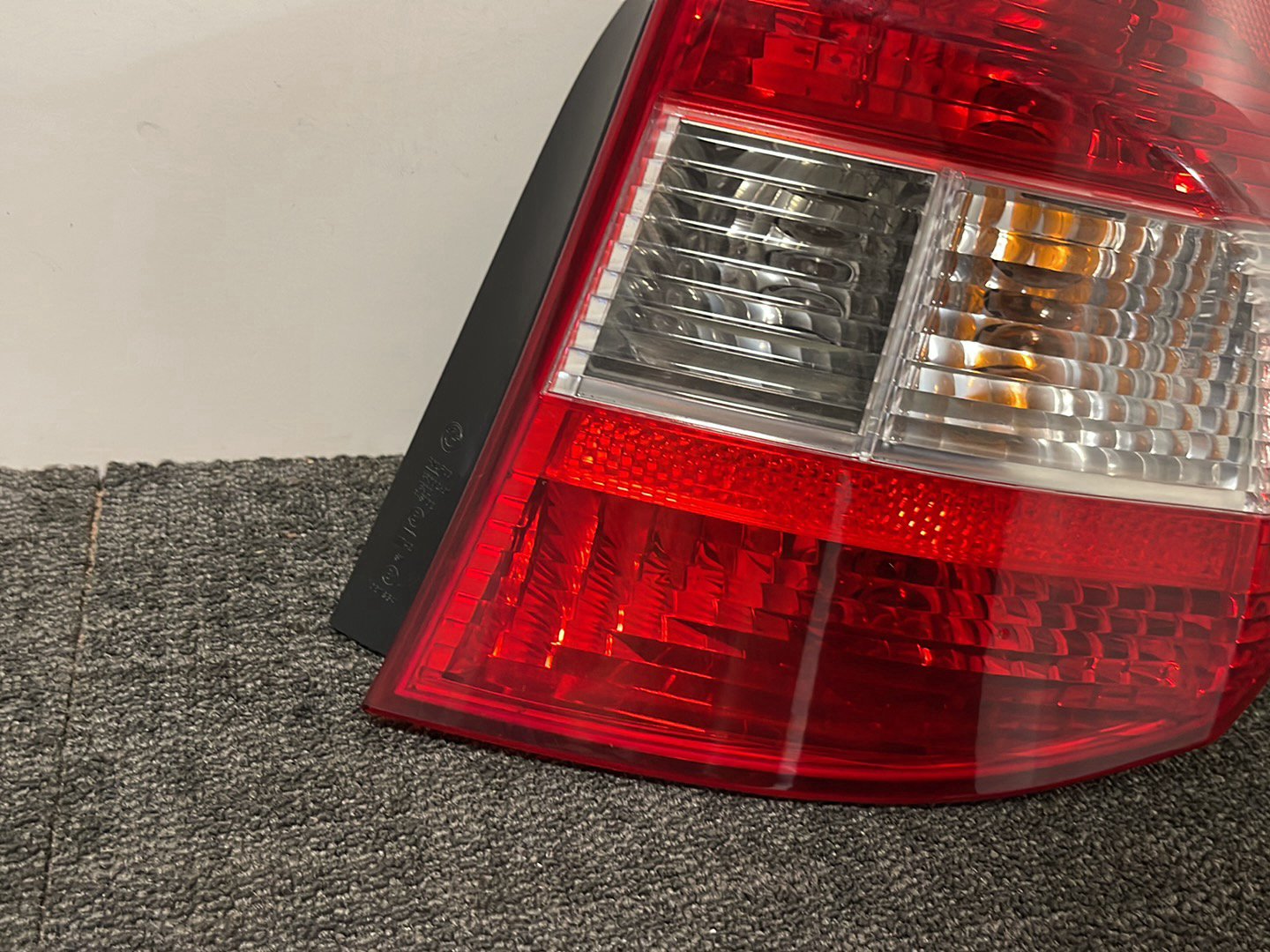 2006 BMW 120i E87 Genuine Rear Right O/S Driver Tail Light 6924502