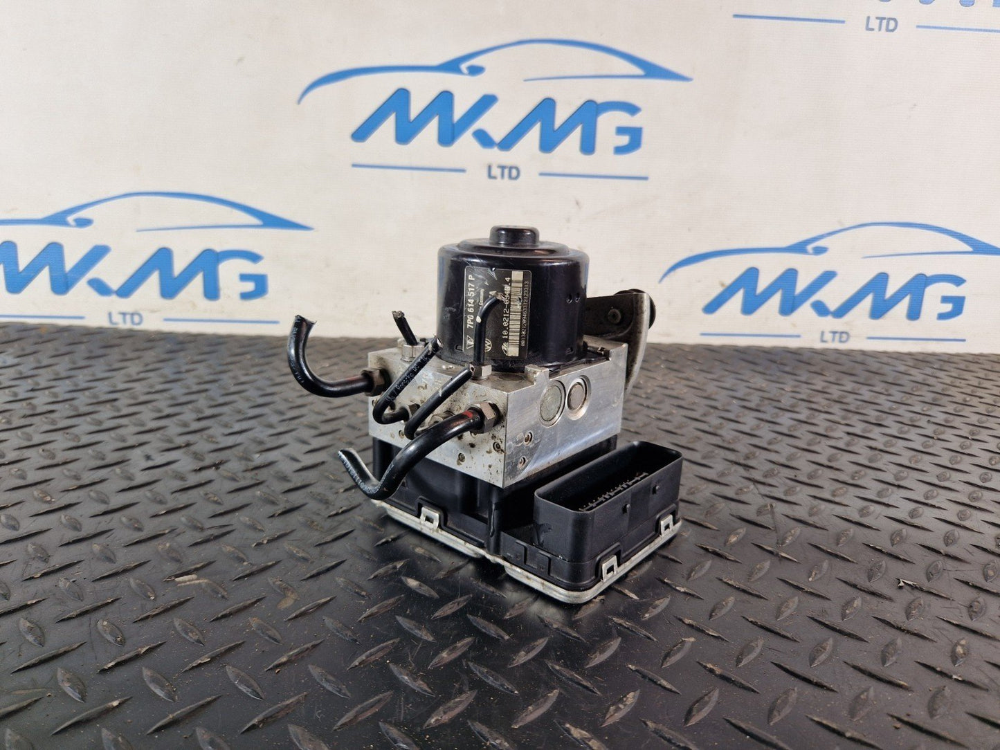 10-18 VW TOUAREG 7P GENUINE ABS PUMP CONTROL MODULE 7P0907379P