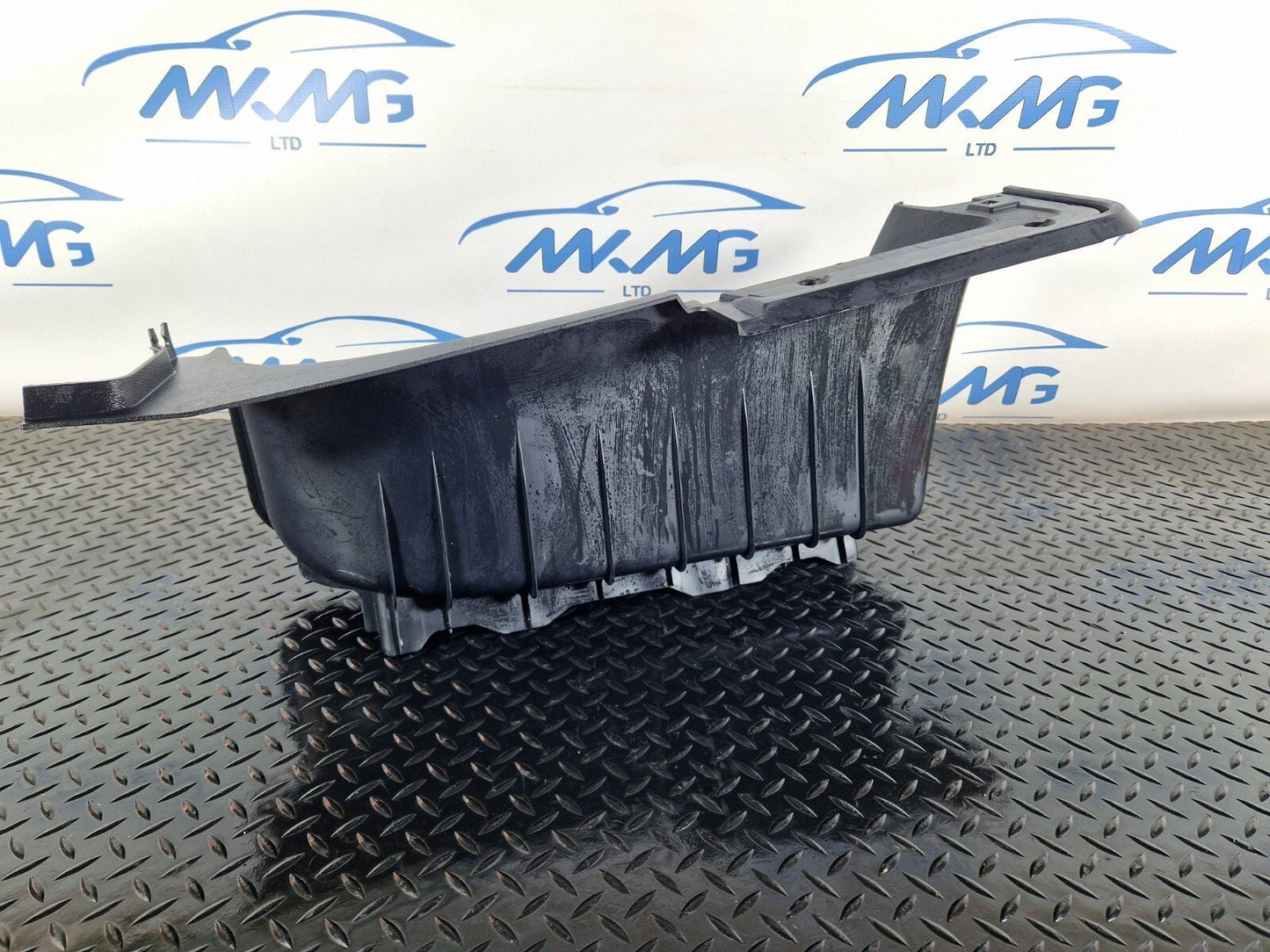 18-ON MERCEDES BENZ SPRINTER W907 SIDE STEP TRIM LEFT SIDE A9106860100