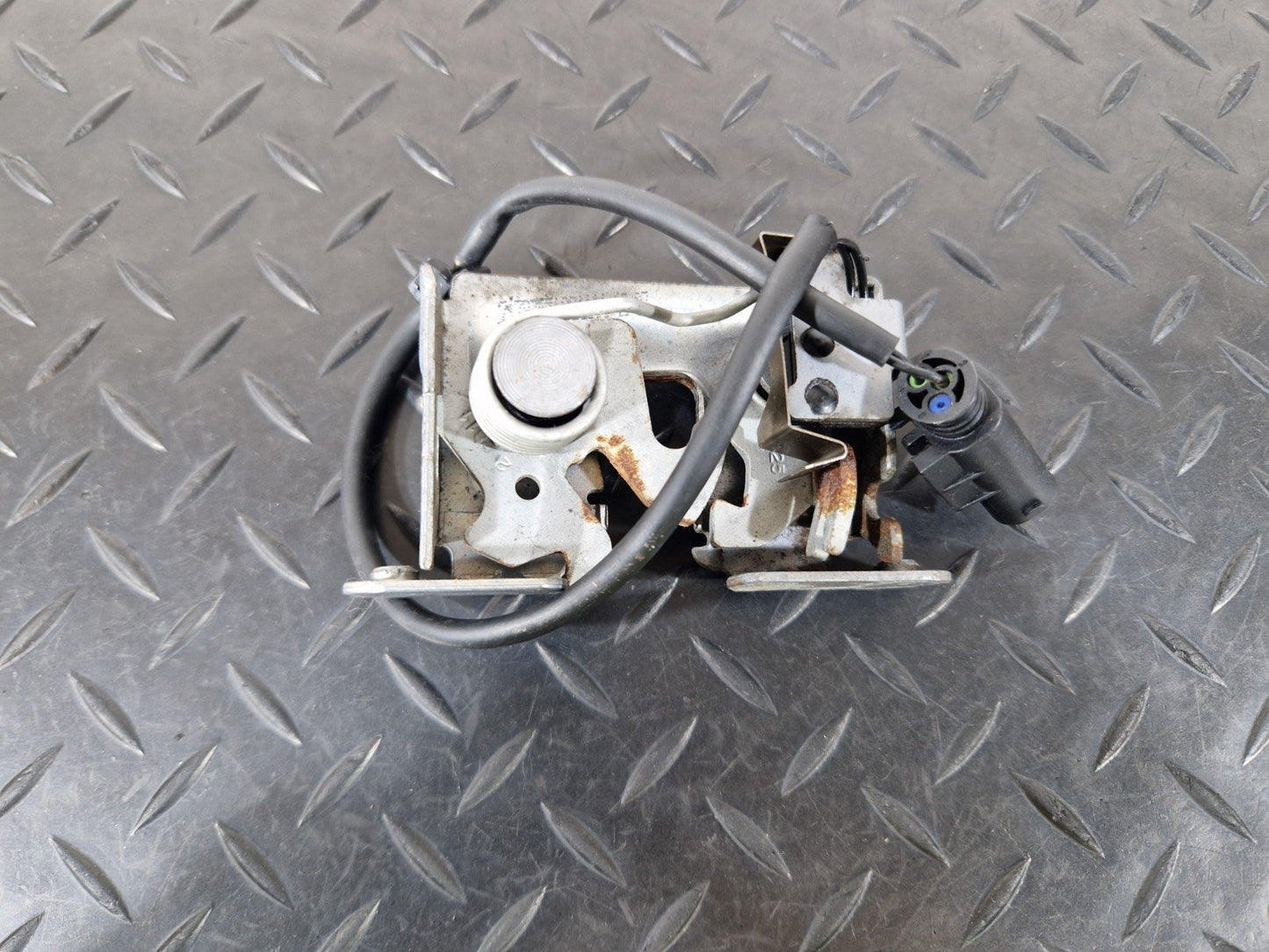 10-13 BMW X5 E70 LCI GENUINE BONNET HOOD LOCK MECHANISM 7178753