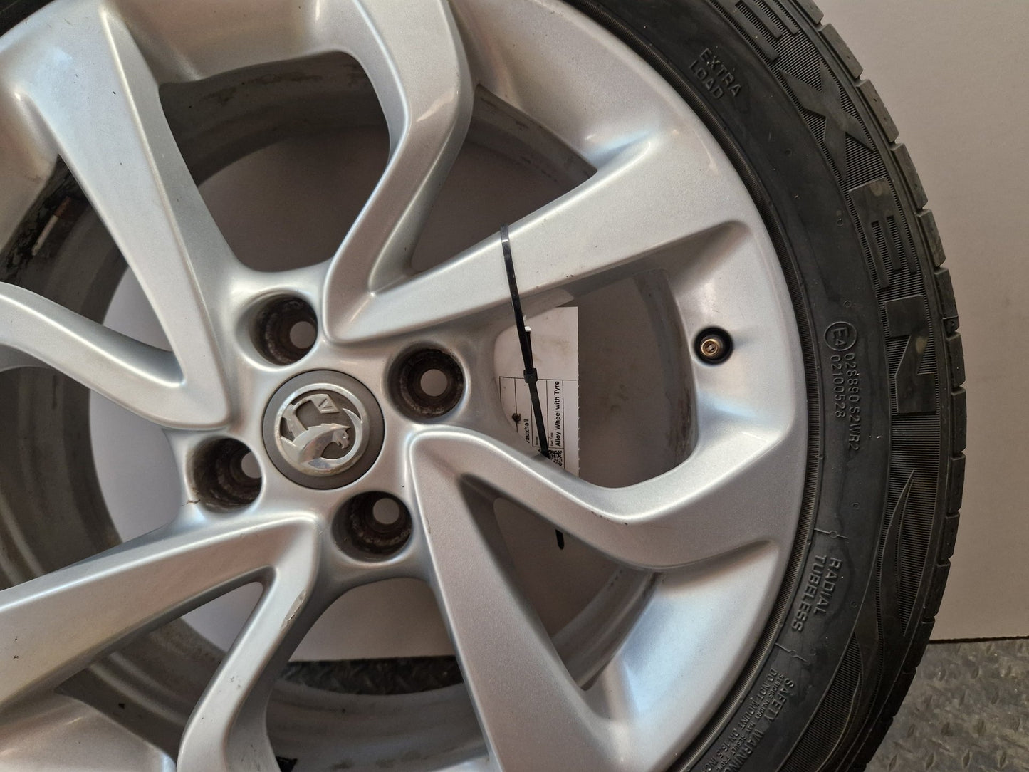 Vauxhall Corsa MK4 (E) (4500) 16" Alloy Wheel with Tyre 195/55/16 ~6mm