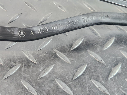 16-22 MERCEDES BENZ X253 O/S RIGHT FRONT WIPER ARM A2538203000