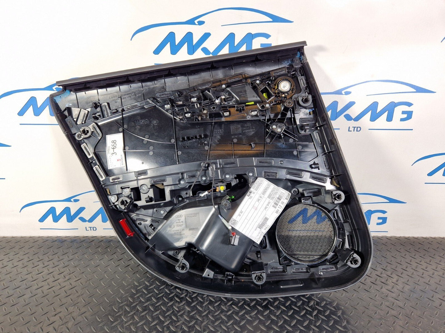 16-19 AUDI A4 B9 SALOON GENUINE REAR RIGHT DRIVER SIDE DOOR CARD PANEL 8W0867488