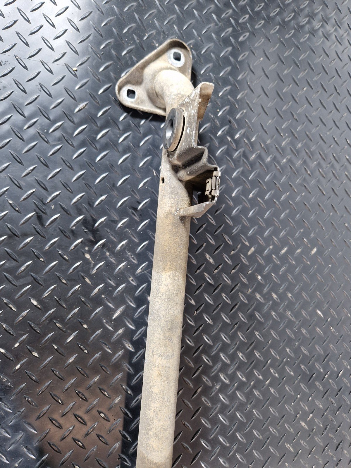 11-19 MERCEDES BENZ GLE W166 RADIATOR SUPPORT CROSS STRUT BAR MOUNT A1666200085