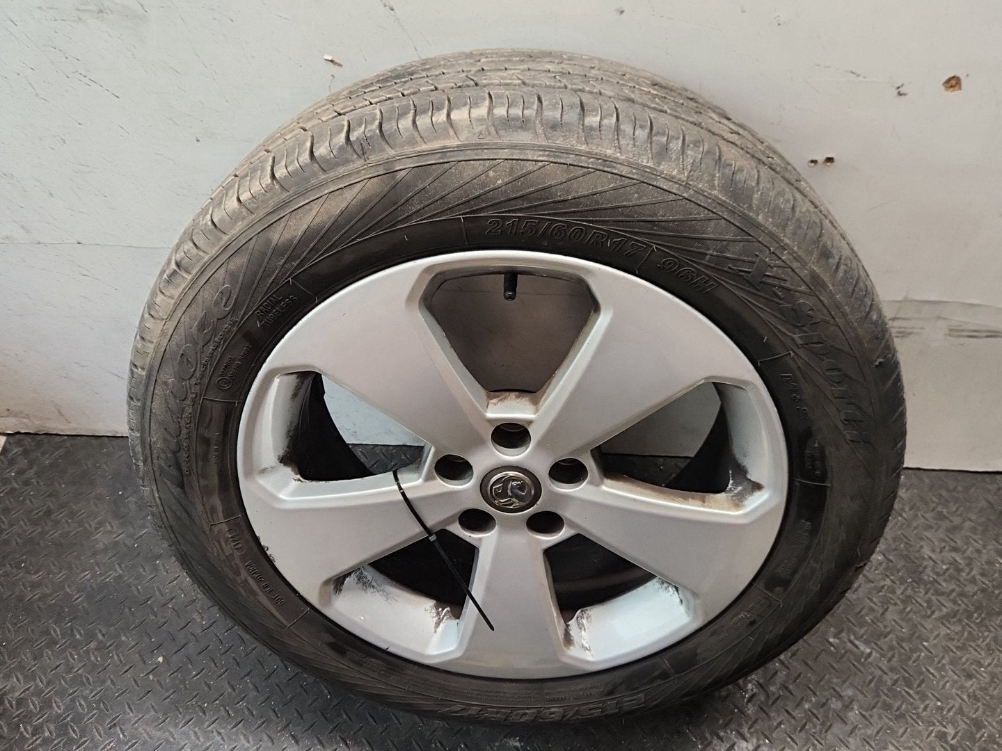 Vauxhall Mokka MK1 (G1U0) 17" Alloy Wheel with Tyre 215/60/17 ~5mm
