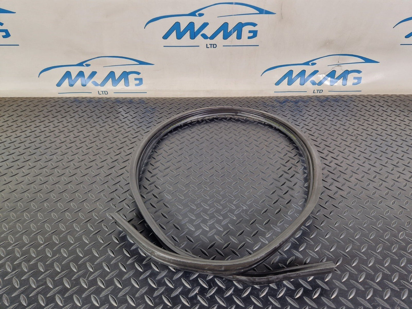 18-ON MERCEDES SPRINTER W907 BONNET RUBBER SEALING GASKET SEAL A9108871100