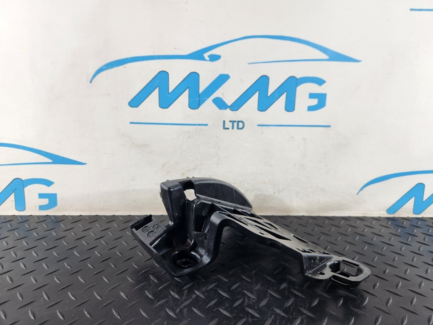 19-ON MERCEDES BENZ B CLASS W247 REAR BUMPER BRACKET MOUNT RIGHT A2478851900