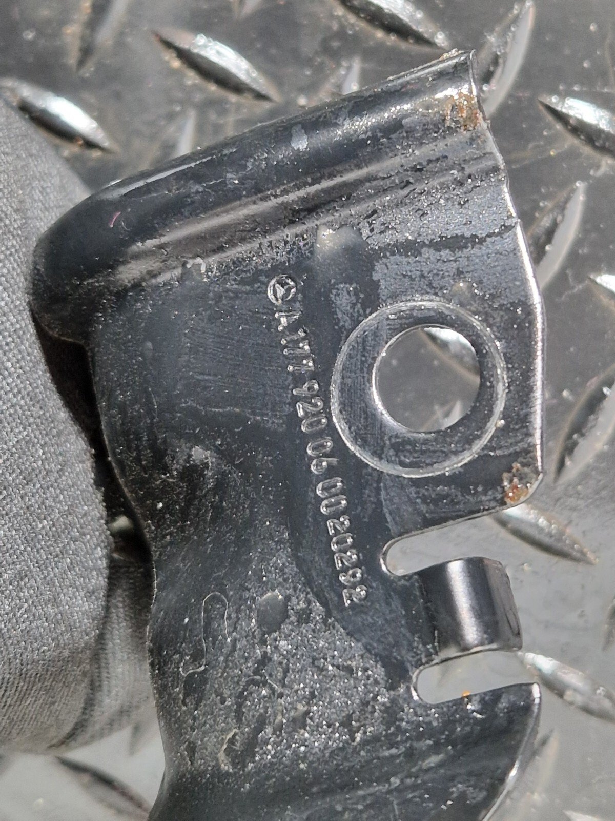 19-ON MERCEDES BENZ A CLASS EQ V177 A250e REAR RIGHT BACKREST