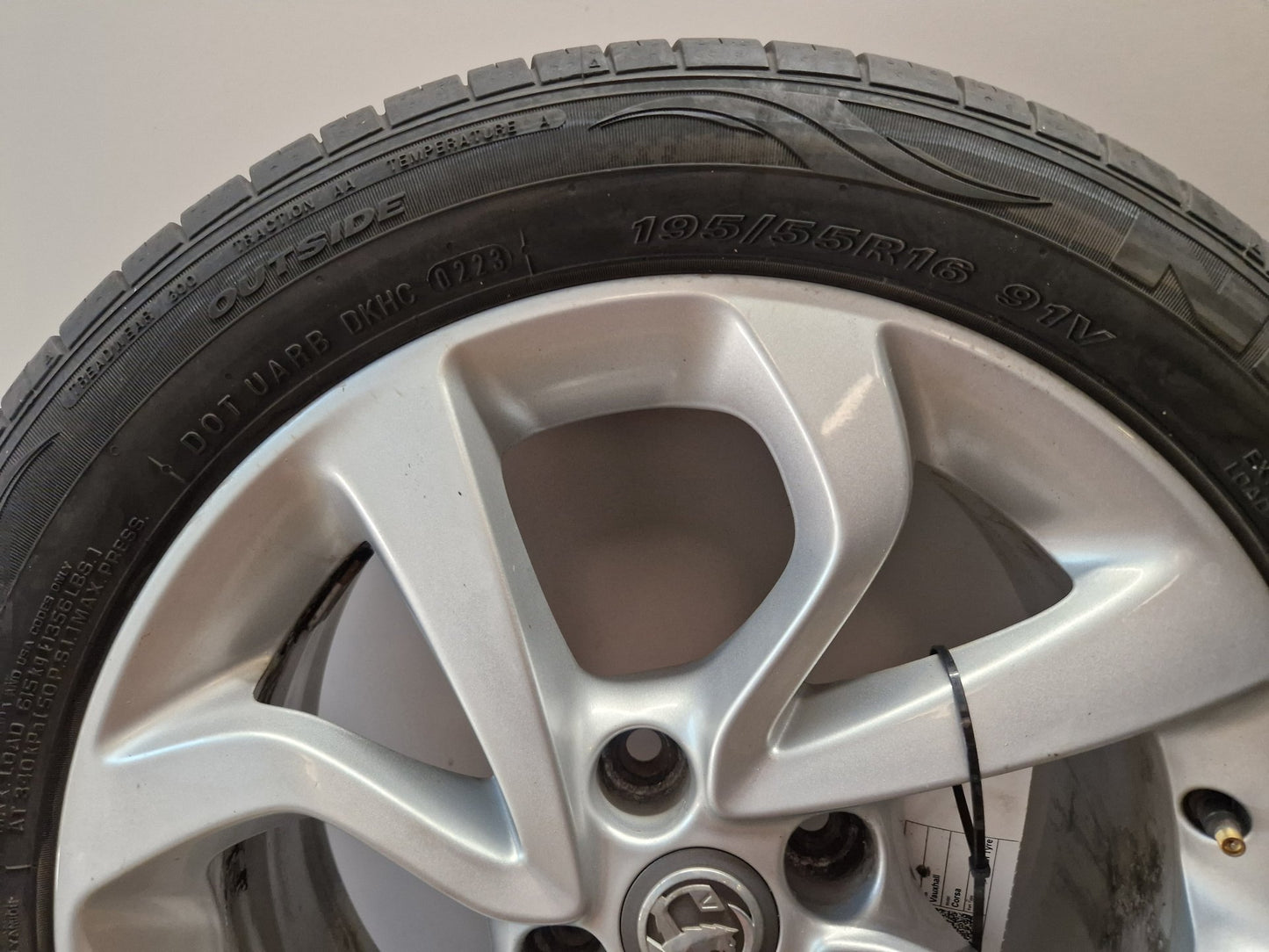 Vauxhall Corsa MK4 (E) (4500) 16" Alloy Wheel with Tyre 195/55/16 ~6mm