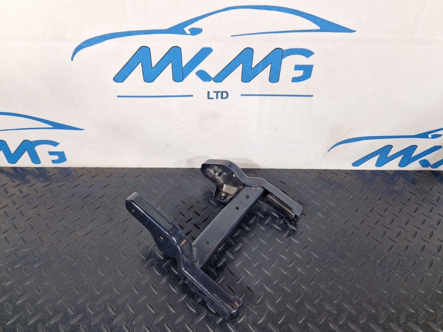 12-18 AUDI A6 C7 GENUINE OEM STEERING MECHANISM BRACKET 8K2419250C