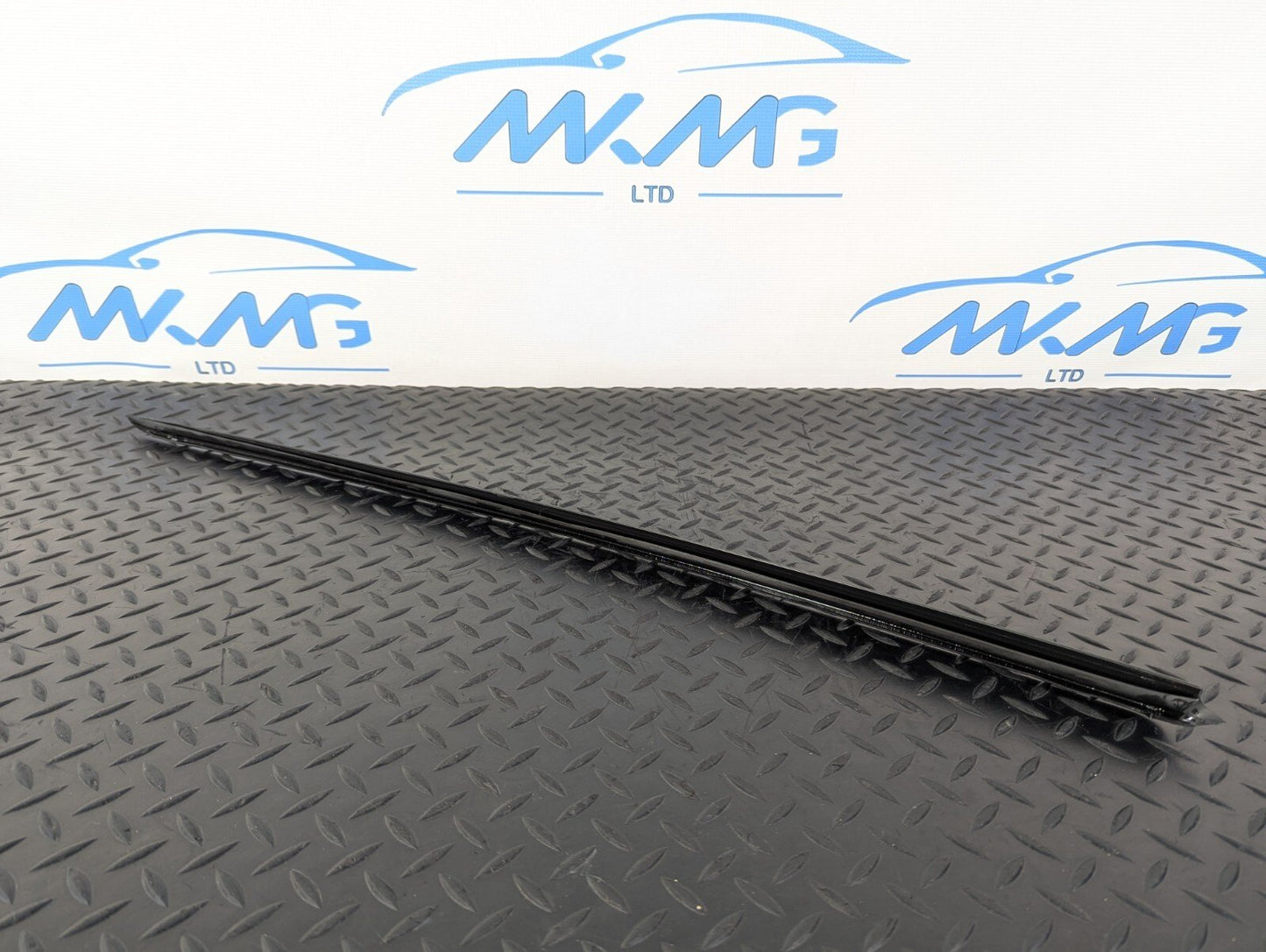 10-17 AUDI A8 4H LEFT WINDSCREEN VERTICAL  TRIM  4H0854327