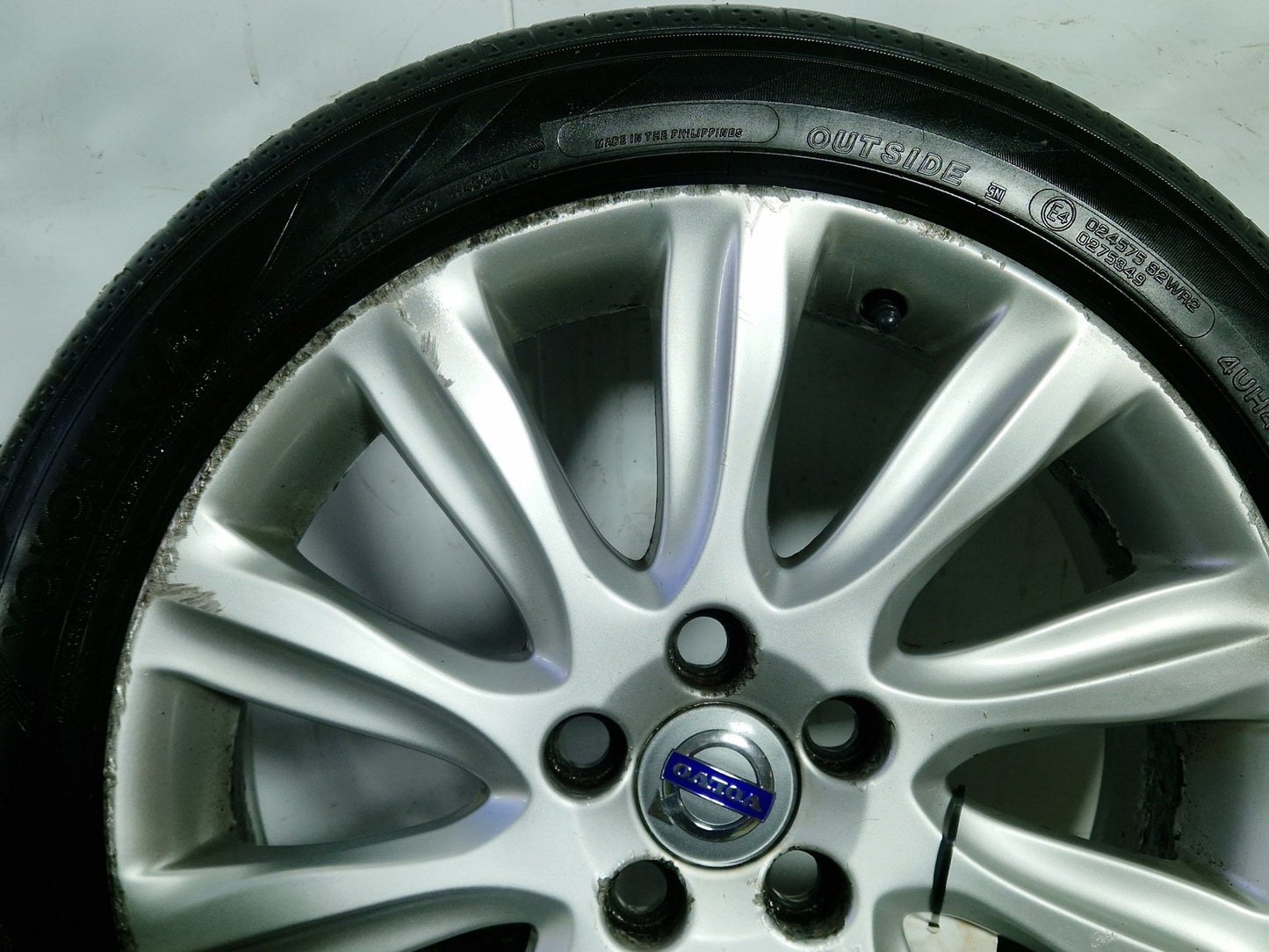 Volvo V40 MK3 (525) 17" Alloy Wheel with Tyre 205/50/17 31381857