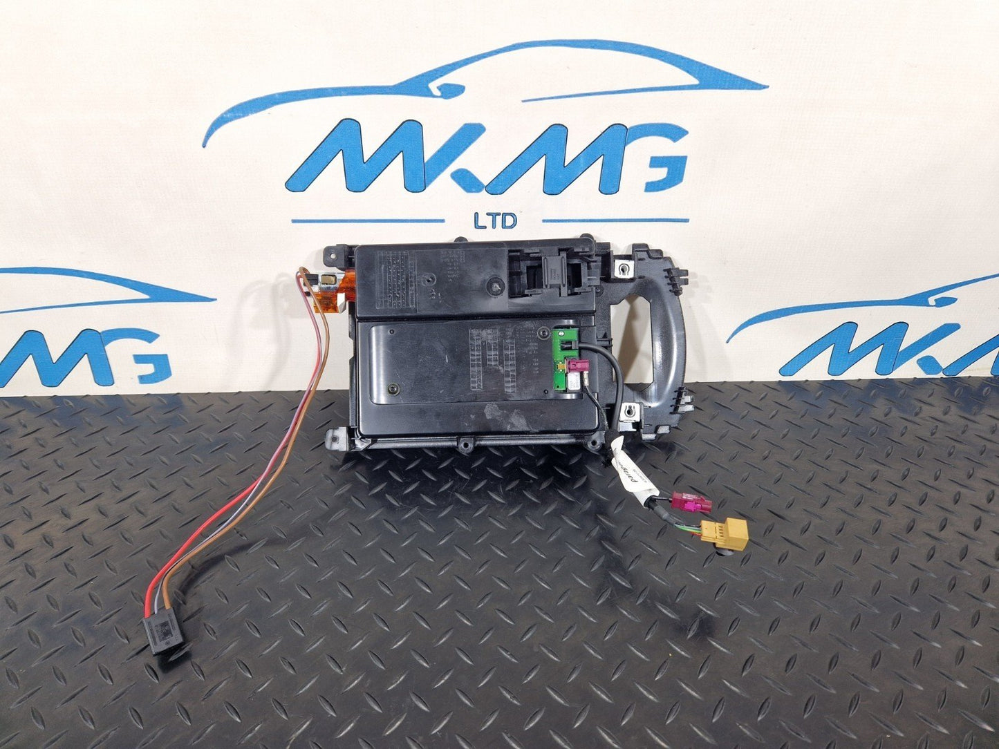 10-18 AUDI A7 4G S-LINE CENTRE CONSOLE STORAGE TRAY MEDIA INTERFACE 4G0864981C