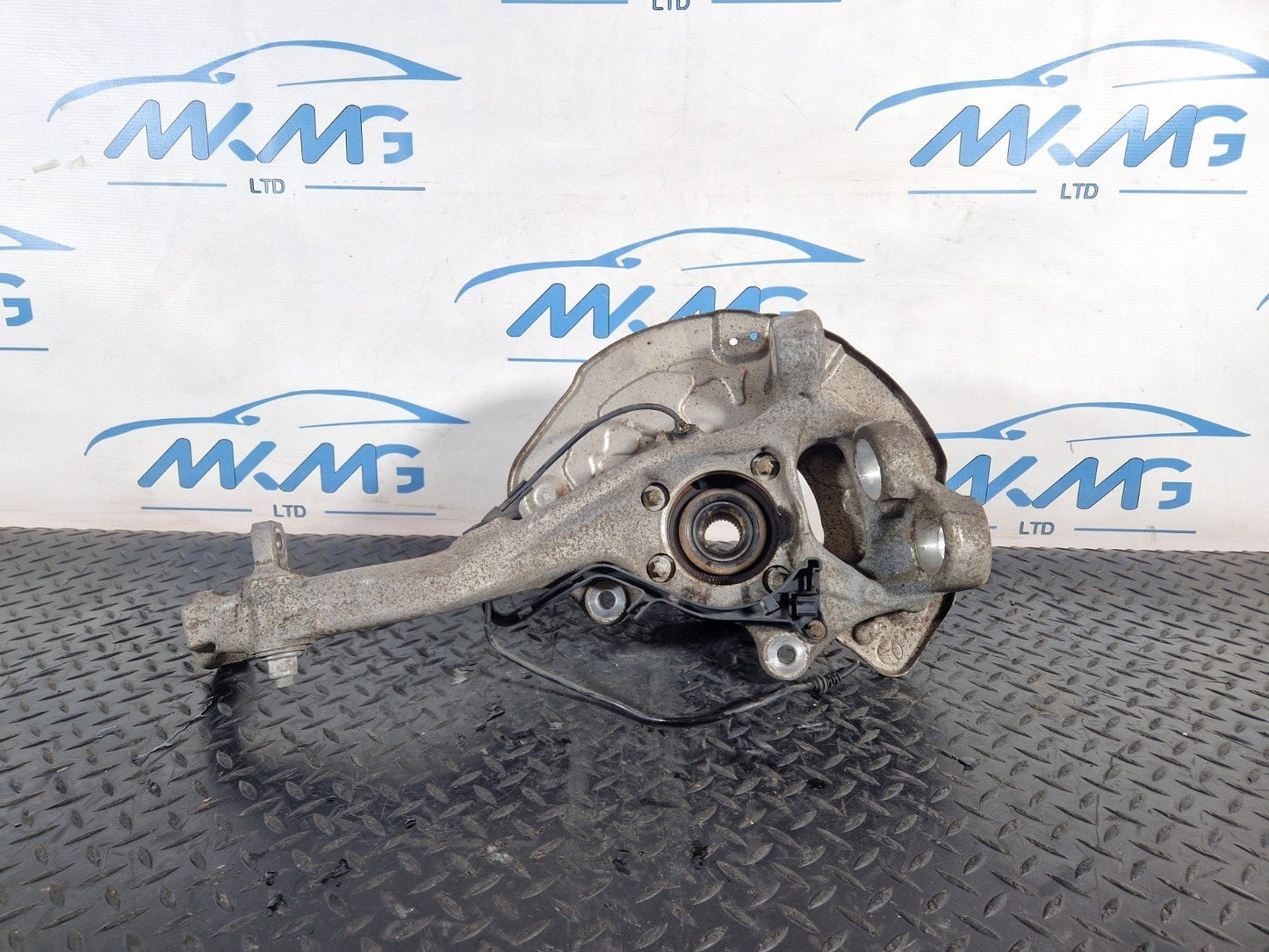 16-22 MERCEDES BENZ GLC X253 GENUINE FRONT LEFT N/S WHEEL HUB A2533320101