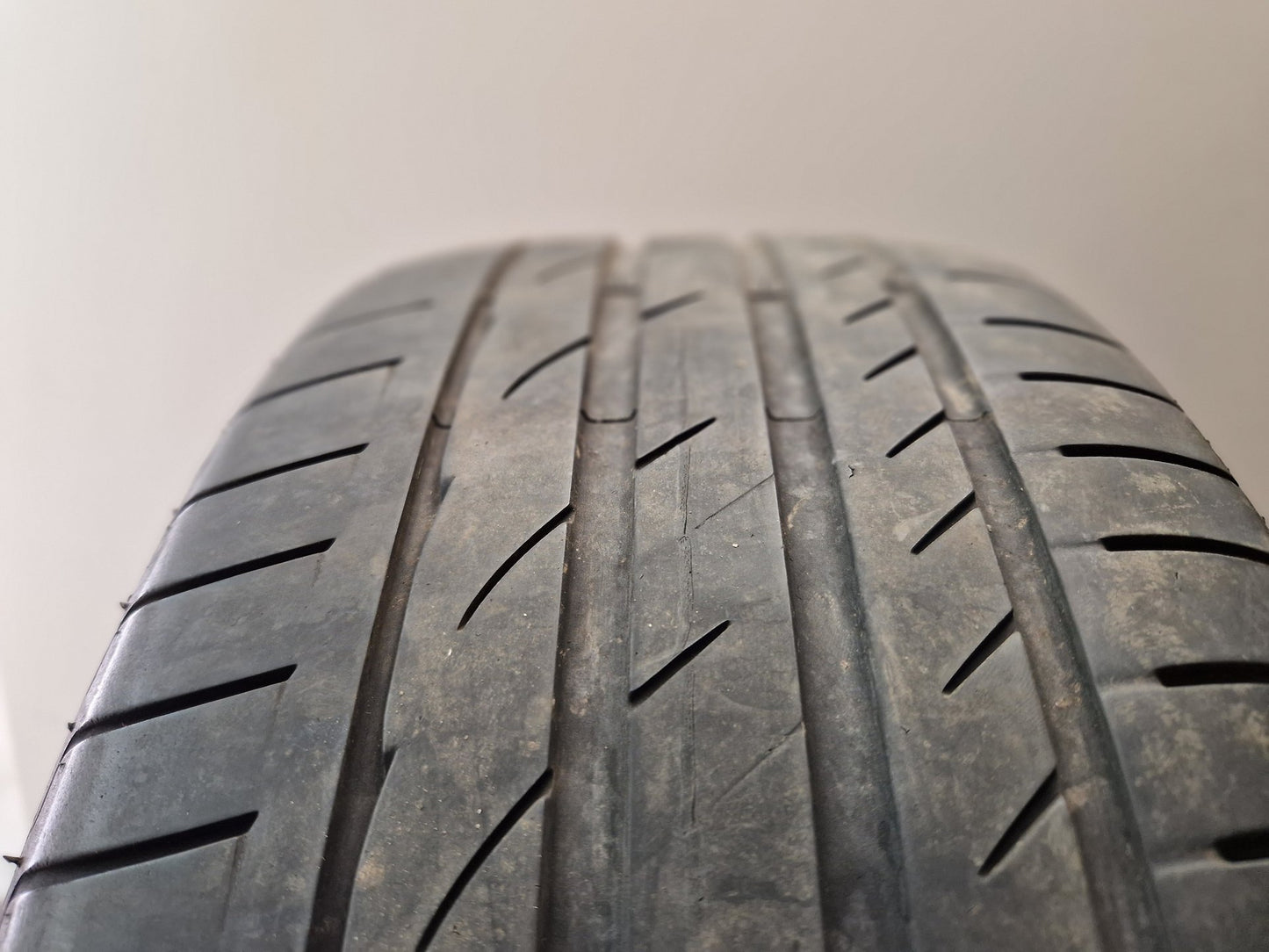 Audi A4 B9 17" Alloy Wheel with Tyre 225/50/17 8W0601025K ~3mm