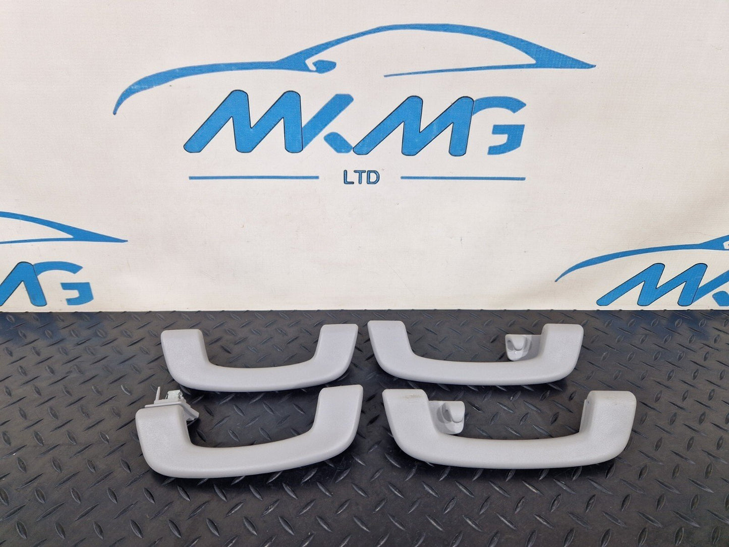 20-24 BMW 1 SERIES F40 GENUINE FULL SET OF GRAB HANDLES FRONT & REAR 7495617