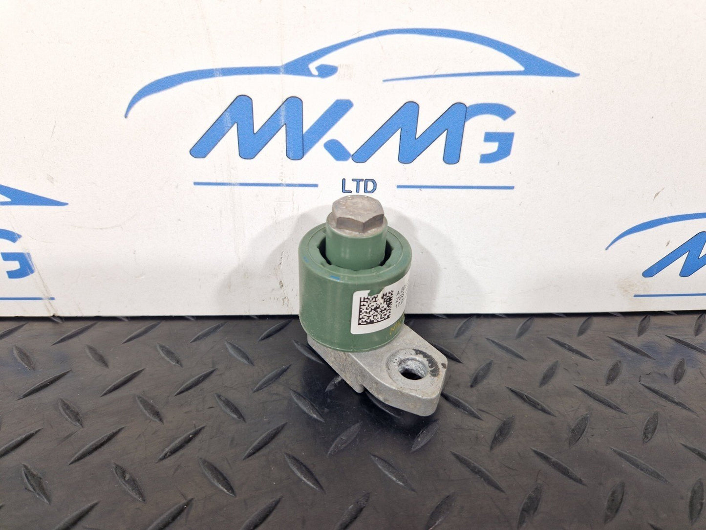 14-21 MERCEDES BENZ C220d W205 GENUINE OEM ENGINE VIBRATION ABSORBER A2052410000