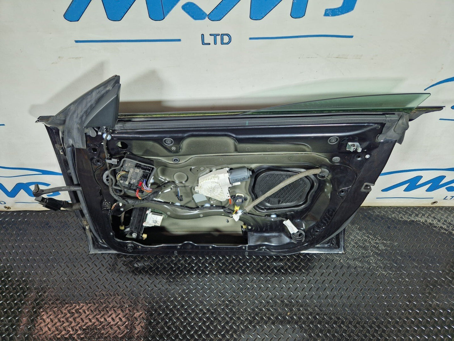 10-18 AUDI A7 4G S-LINE GENUINE FRONT RIGHT O/S COMPLETE DOOR IN BLACK L8Z9Y