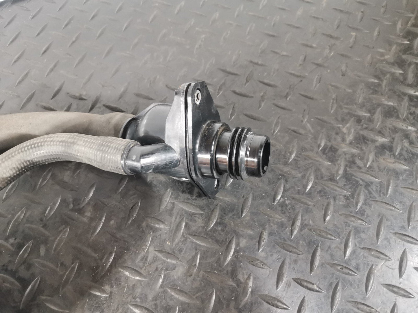 16-19 AUDI A4 B9 ESTATE GENUINE V6 3.0TDI ADBLUE TANK FILLING HOSES 8W0131963A