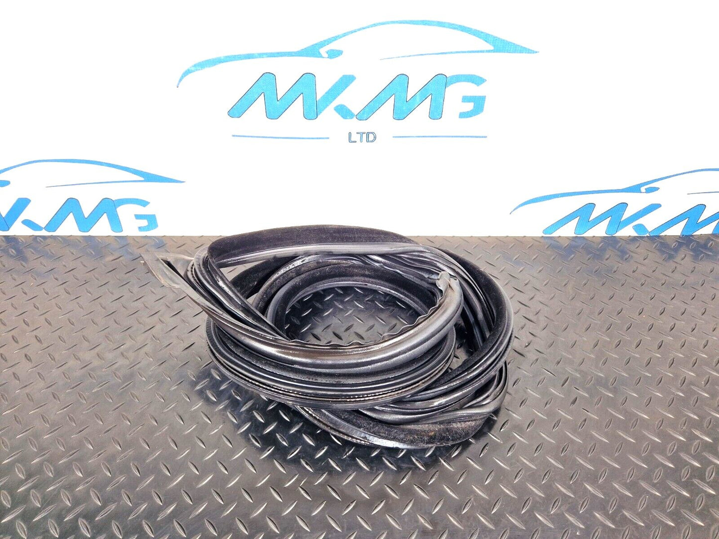 11-18 BMW 6 SERIES F06 FRONT LEFT NSF DOOR RUBBER WEATHER SEAL 7275297