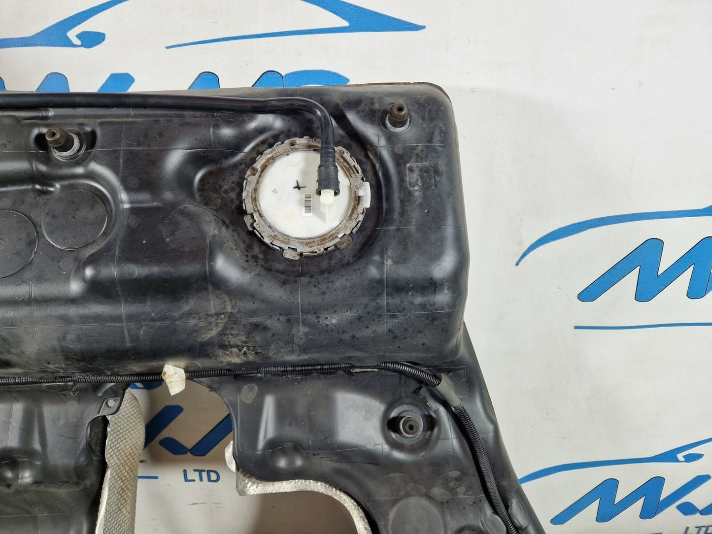 10-17 AUDI A8 4H PETROL FUEL TANK & PUMP 4H0201021BH