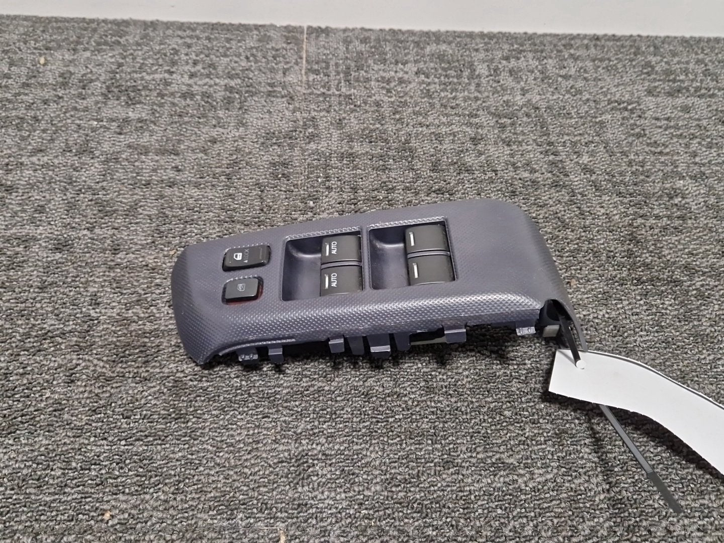 Honda Insight MK2 (ZE2) Hatchback Genuine Front Right Window Switch Trim