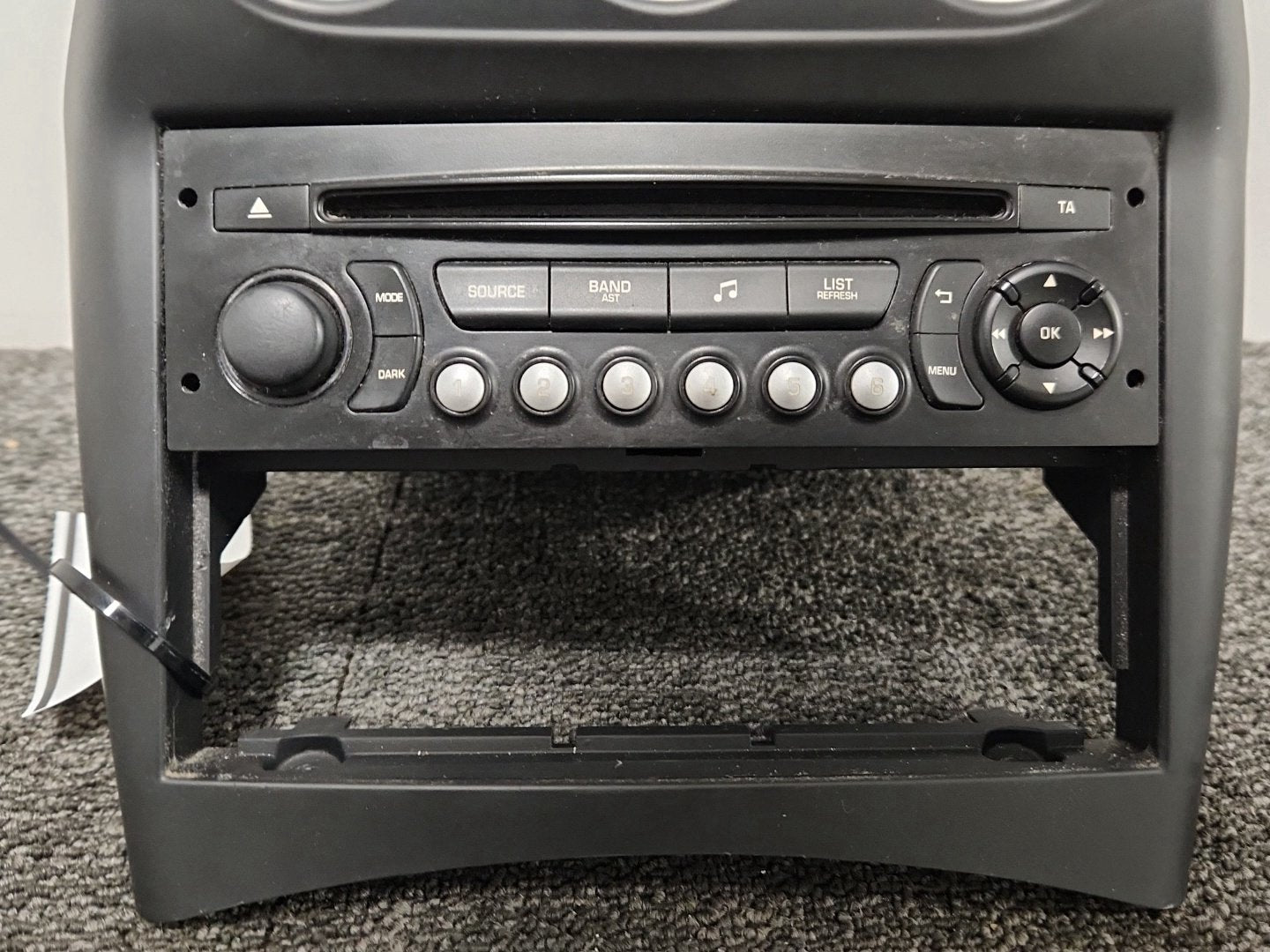 Citroen C3 Picasso MK1 FL (MY10) Genuine Stereo Head Unit Dash Trim 98041626XT01