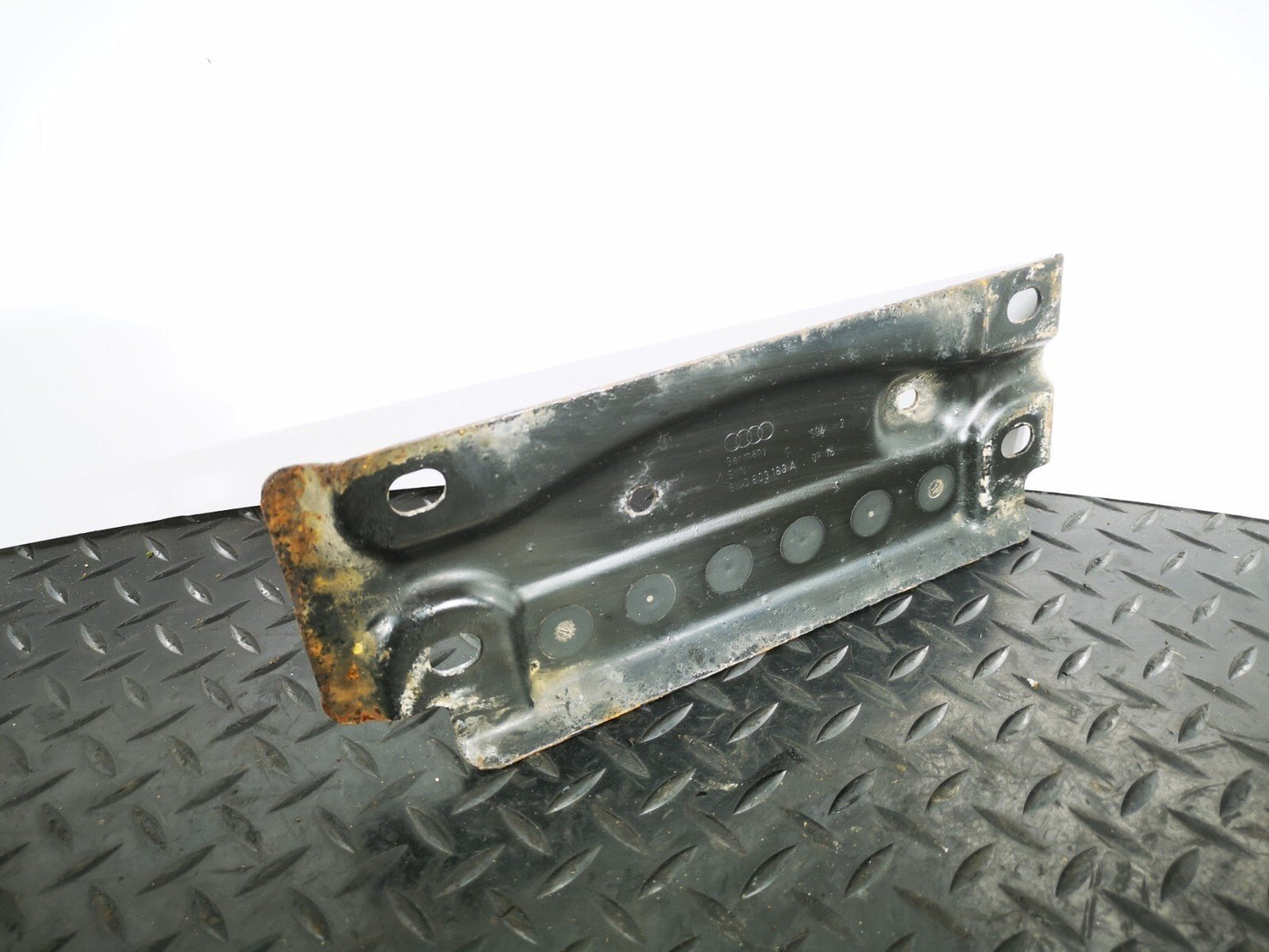 16-19 AUDI A4 B9 S-LINE GENUINE 2.0TDI MUFFLER MOUNT BRACKET PLATE 8W0803183A