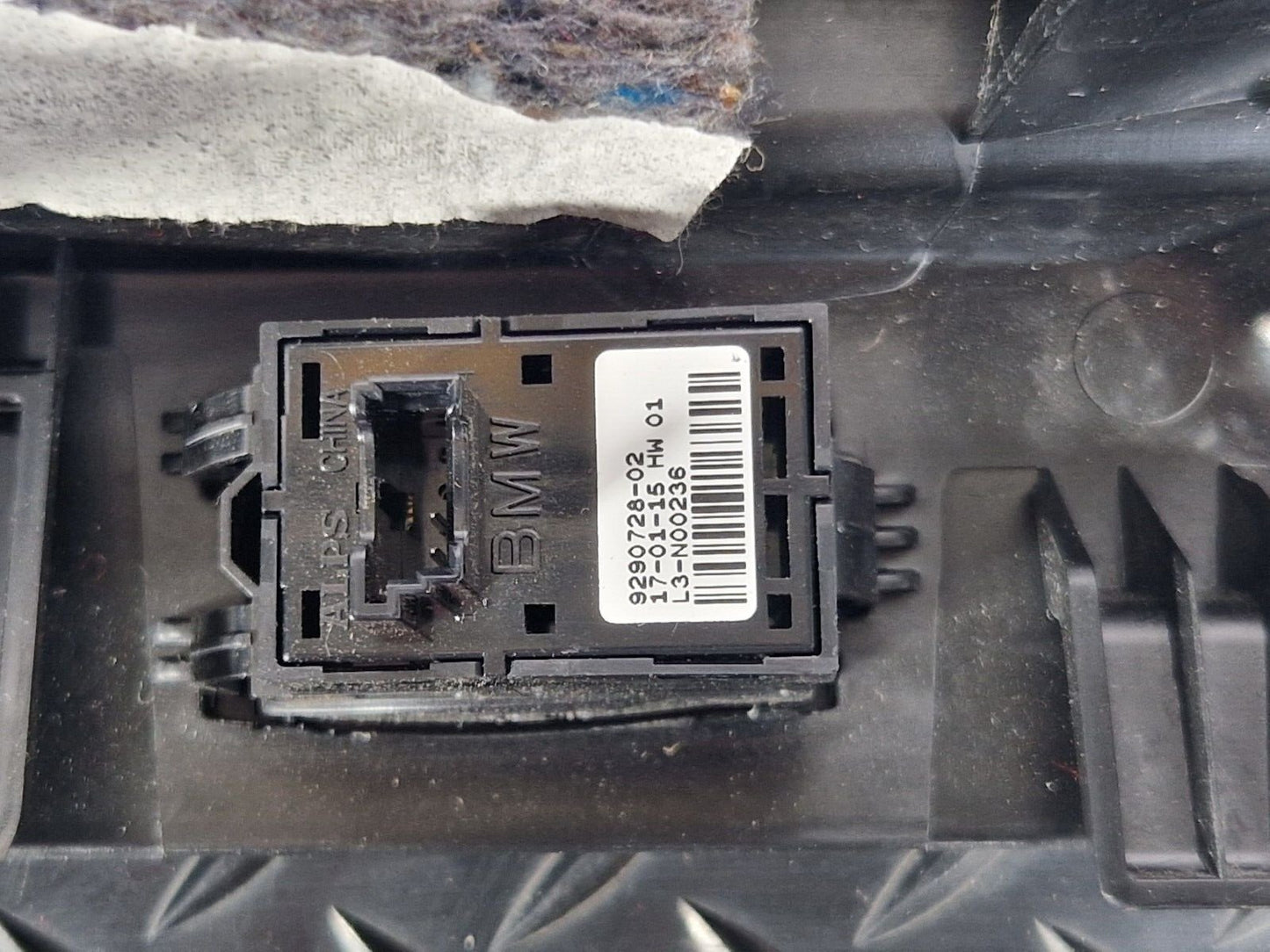 14-21 BMW 2 F45 DRIVER N/S INNER TRIM WITH SEAT ADJUSTMENT SWITCH 7365575