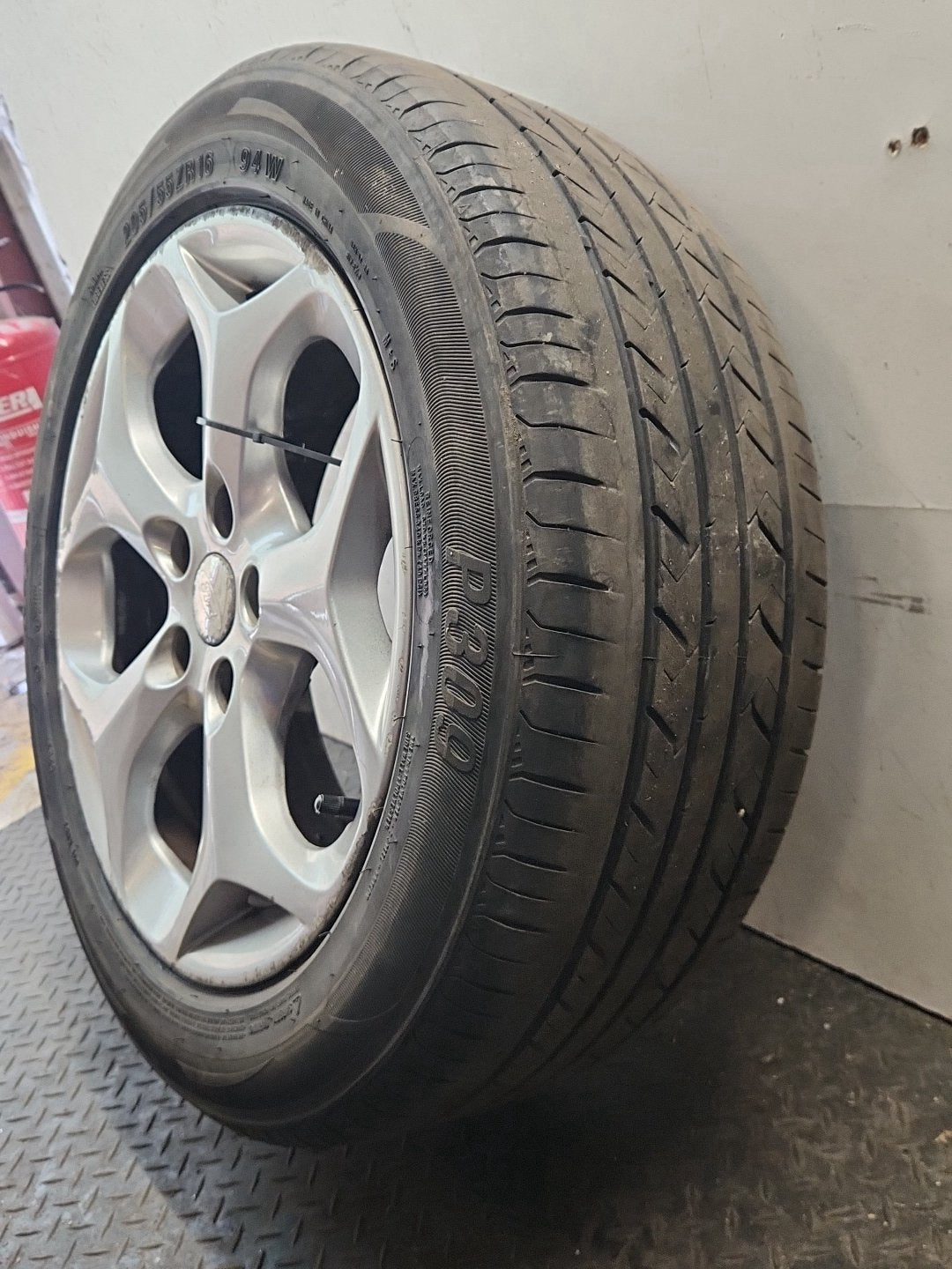 Ford C-Max MK1 FL (C214) 16" Alloy Wheel with Tyre 205/55/16 ~3mm 7M5J-AA
