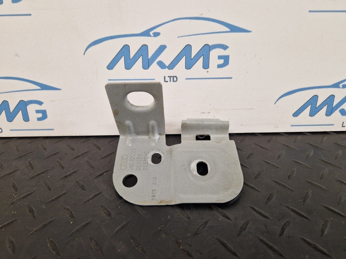 16-20 AUDI Q7 4M GENUINE FRONT RIGHT O/S FENDER HOLDER WING BRACKET 4M0821168