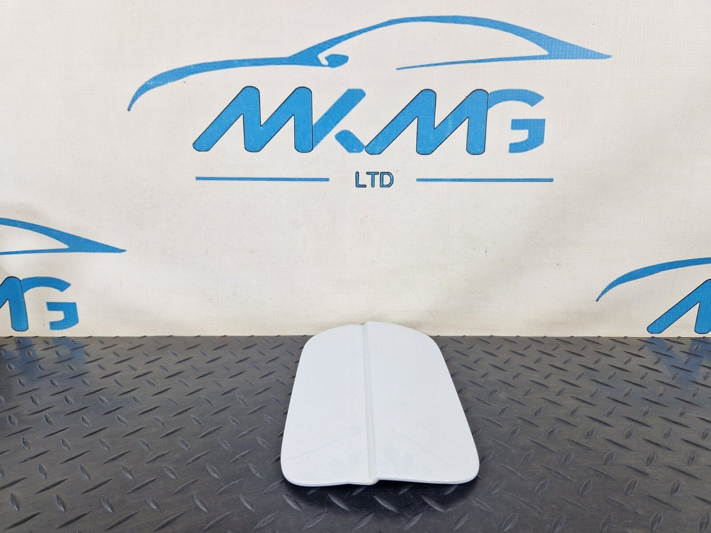16-19 AUDI A4 B9 GENUINE FUEL FILLER FLAP DOOR COVER IN WHITE LS9R 8W0809907