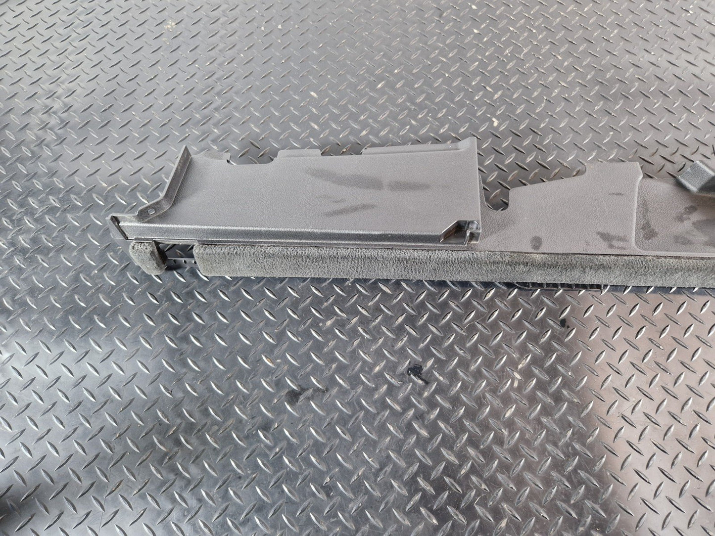 16-20 AUDI Q7 4M GENUINE RIGHT O/S DRIVER SIDE BOOT LINER TRIM 4M0863528F