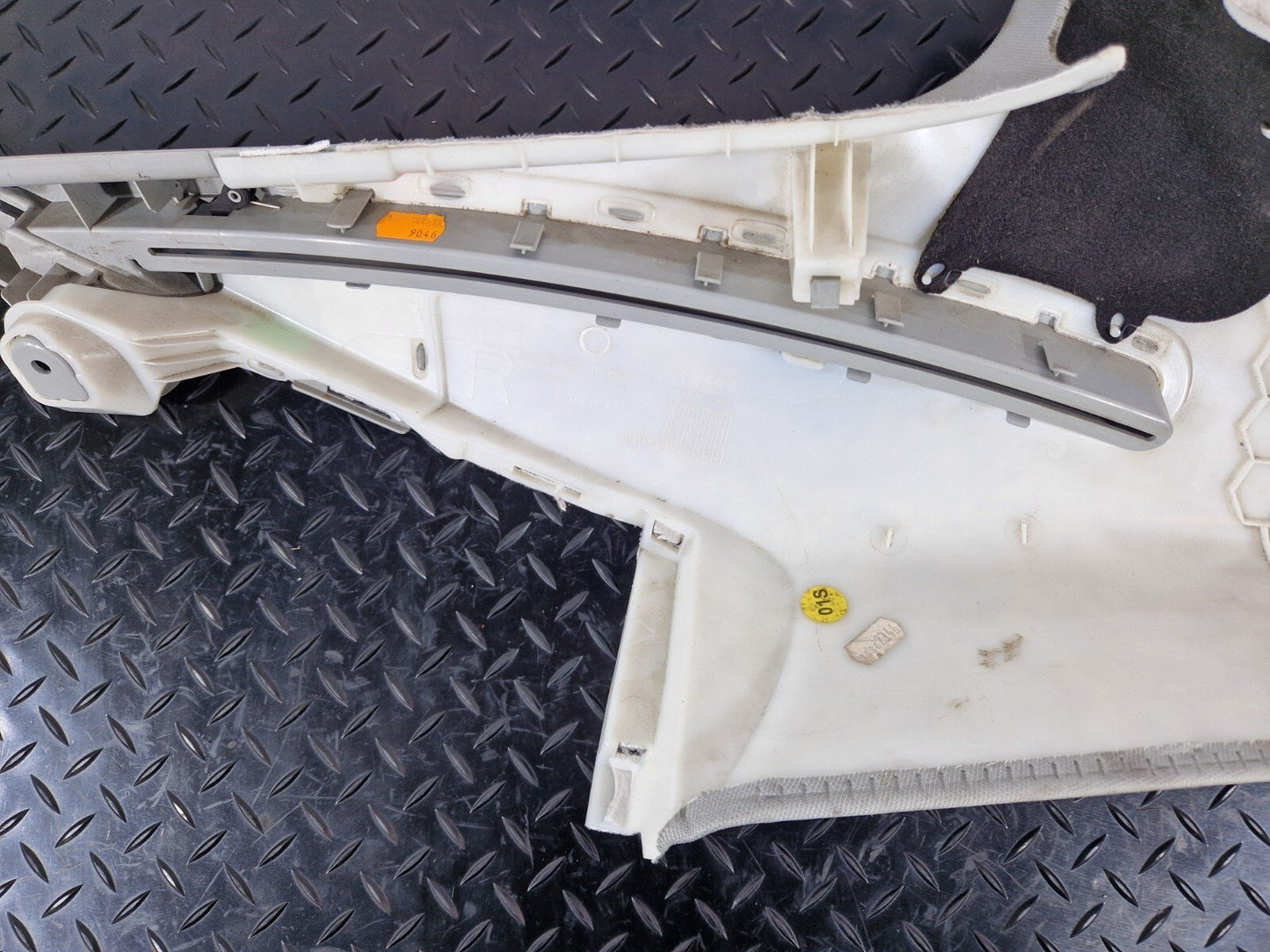 16-19 AUDI A4 B9 AVANT GENUINE REAR RIGHT SIDE D-PILLAR TRIM COVER 8W9867246