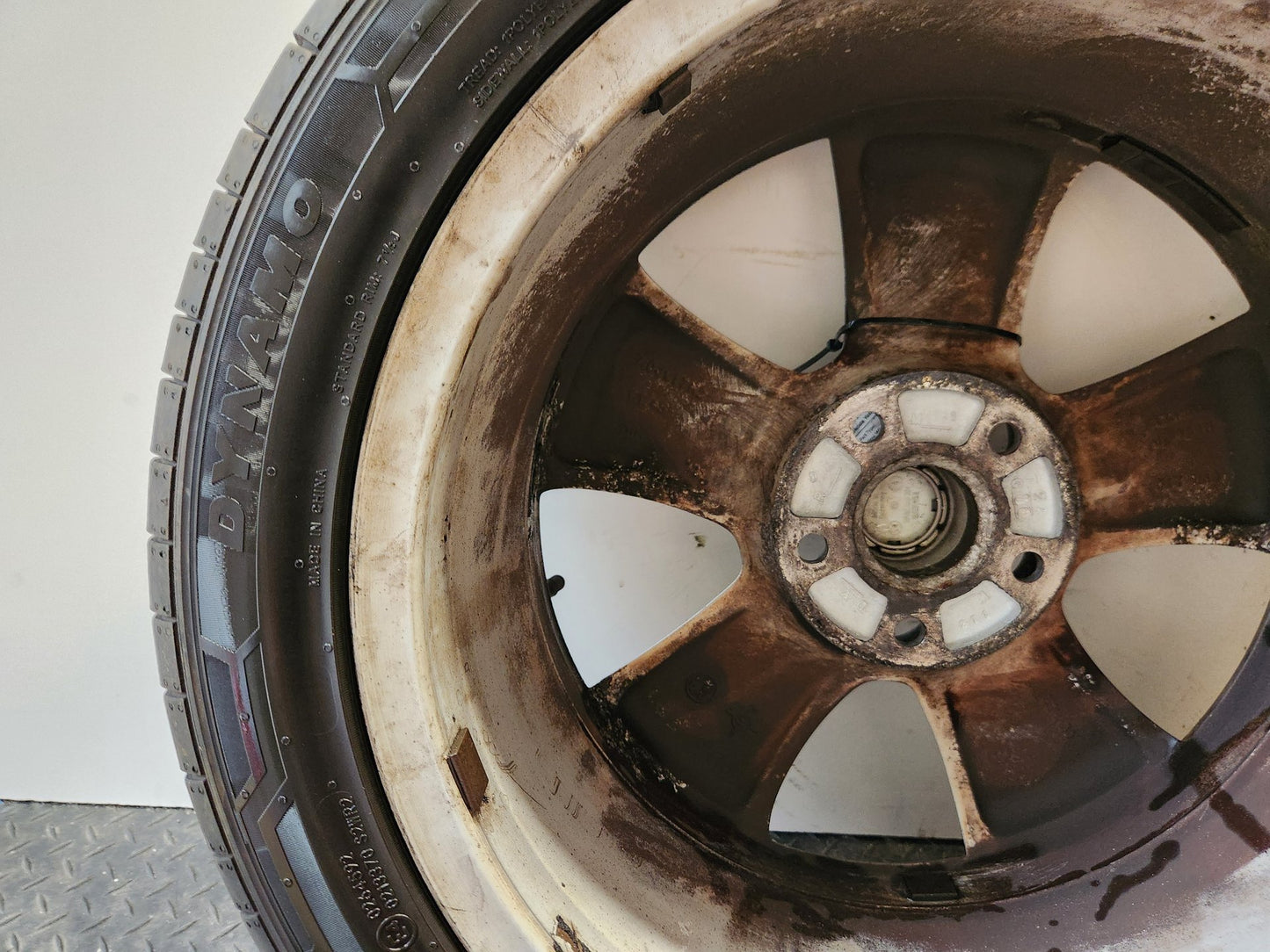 Skoda Yeti MK1 5L 17" Alloy Wheel with Tyre 225/45/17